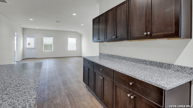 Listing photo id 8 for 812 Nodding Nixie