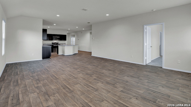 Listing photo id 14 for 812 Nodding Nixie