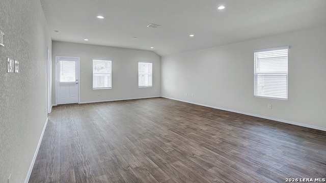 Listing photo id 15 for 812 Nodding Nixie