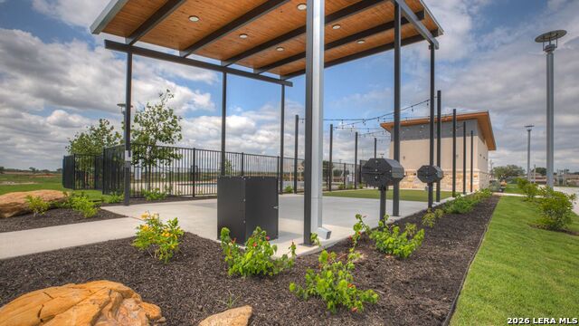 Listing photo id 38 for 812 Nodding Nixie