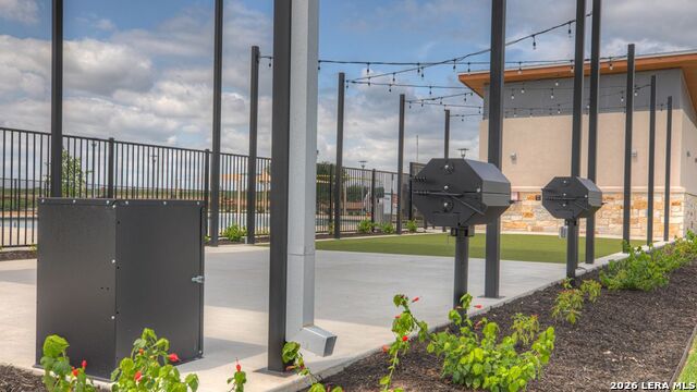 Listing photo id 39 for 812 Nodding Nixie