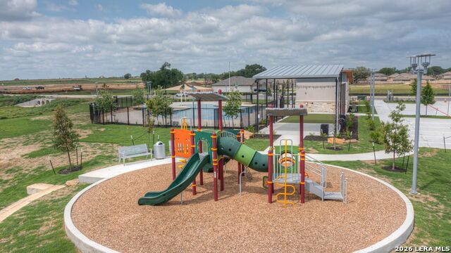 Listing photo id 41 for 812 Nodding Nixie