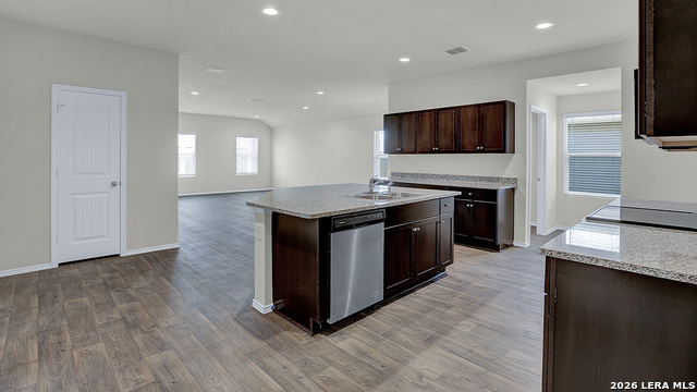 Listing photo id 3 for 812 Nodding Nixie