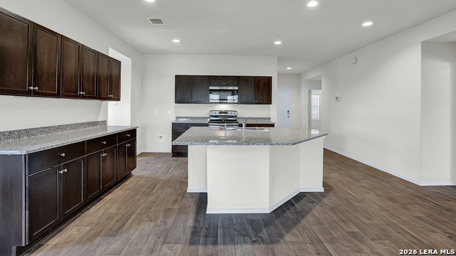 Listing photo id 4 for 812 Nodding Nixie