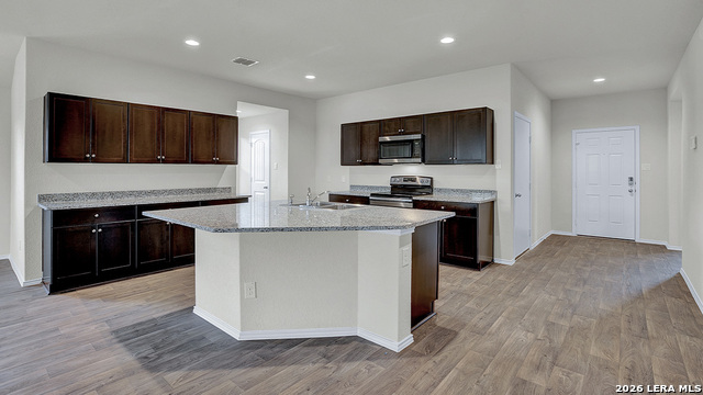 Listing photo id 5 for 812 Nodding Nixie