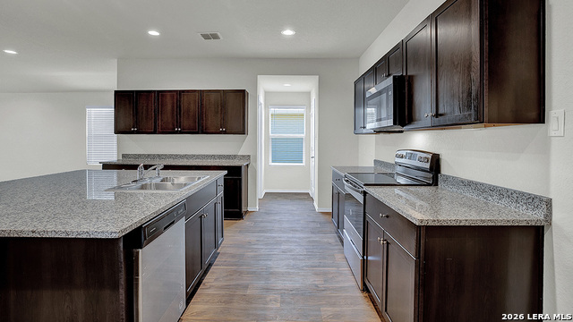 Listing photo id 7 for 812 Nodding Nixie