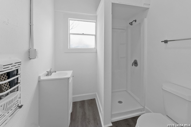 Image 3 of 8 For 146 Fairview  2-3