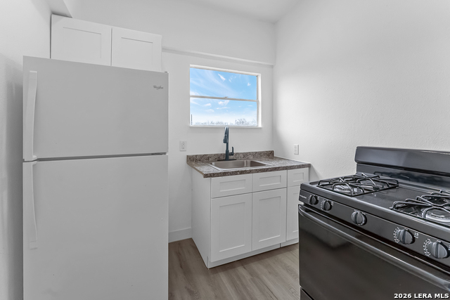 Image 5 of 8 For 146 Fairview  2-3