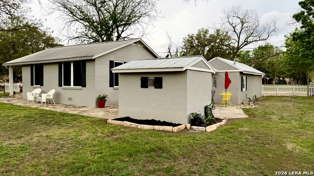 Image 16 of 19 For 1615 Lorenzo St.