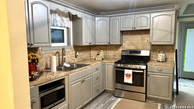 Image 6 of 19 For 1615 Lorenzo St.