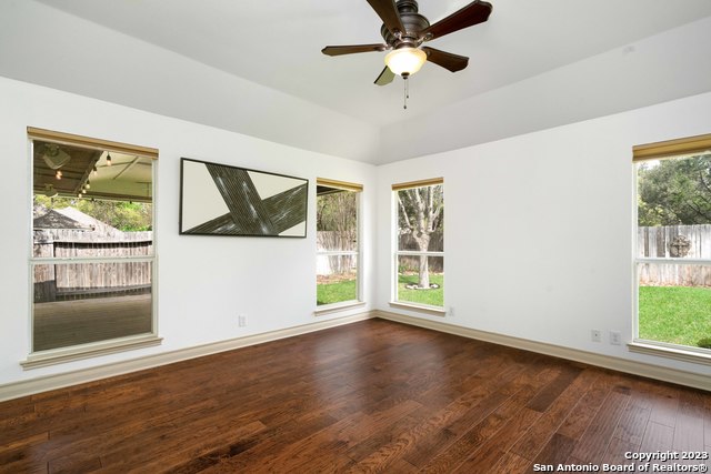 Image 11 of 29 For 18914 Surreywood