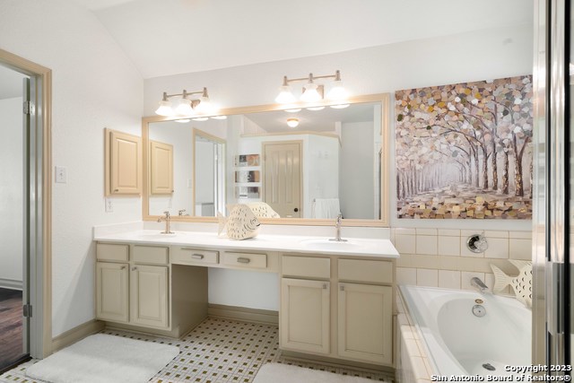 Image 13 of 29 For 18914 Surreywood