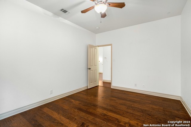 Image 17 of 29 For 18914 Surreywood