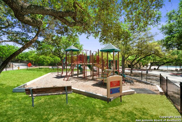 Image 29 of 29 For 18914 Surreywood