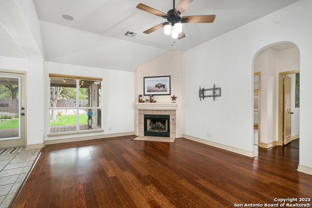 Image 5 of 29 For 18914 Surreywood