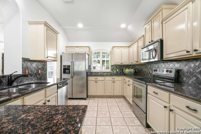 Image 6 of 29 For 18914 Surreywood