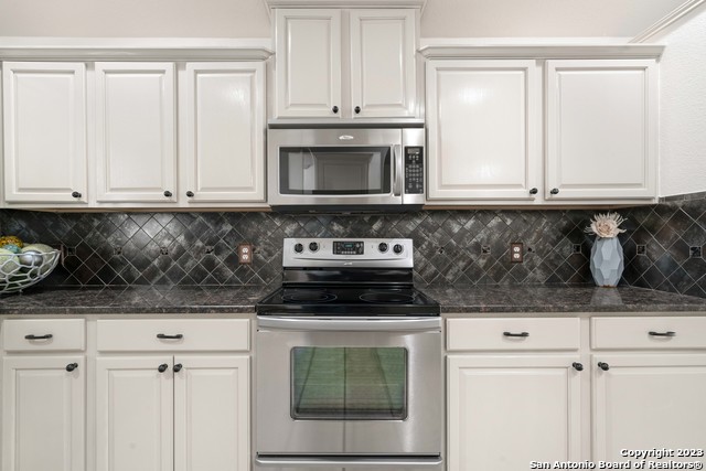 Image 7 of 29 For 18914 Surreywood