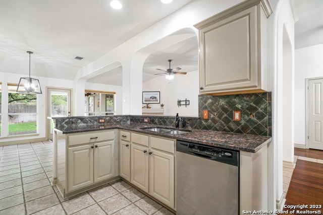 Image 8 of 29 For 18914 Surreywood