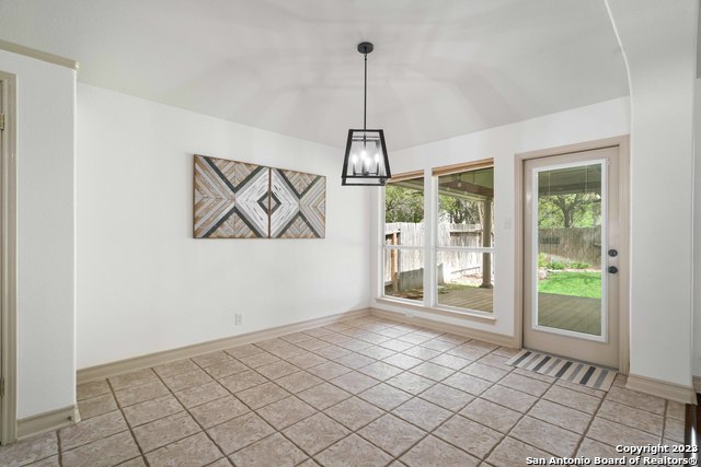 Image 9 of 29 For 18914 Surreywood