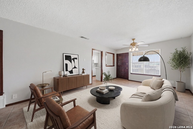 Image 10 of 21 For 911 Vance Jackson  204