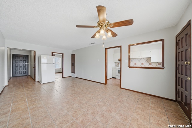 Image 11 of 21 For 911 Vance Jackson  204