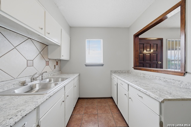 Image 16 of 21 For 911 Vance Jackson  204