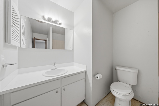 Image 18 of 21 For 911 Vance Jackson  204