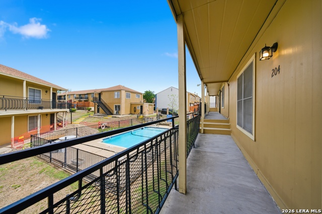 Image 2 of 21 For 911 Vance Jackson  204