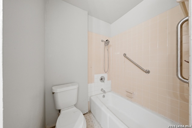 Image 21 of 21 For 911 Vance Jackson  204