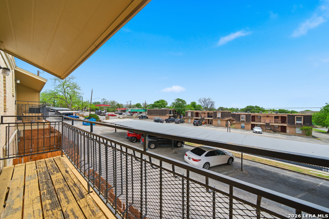 Image 4 of 21 For 911 Vance Jackson  204