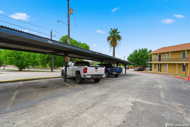 Image 6 of 21 For 911 Vance Jackson  204