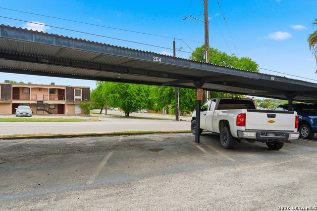 Image 7 of 21 For 911 Vance Jackson  204