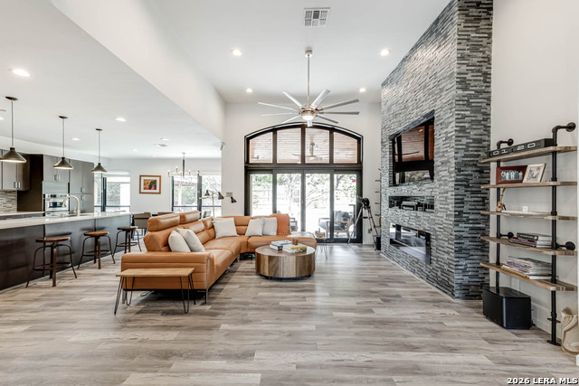 Image 11 of 43 For 15919 Mission Rdg