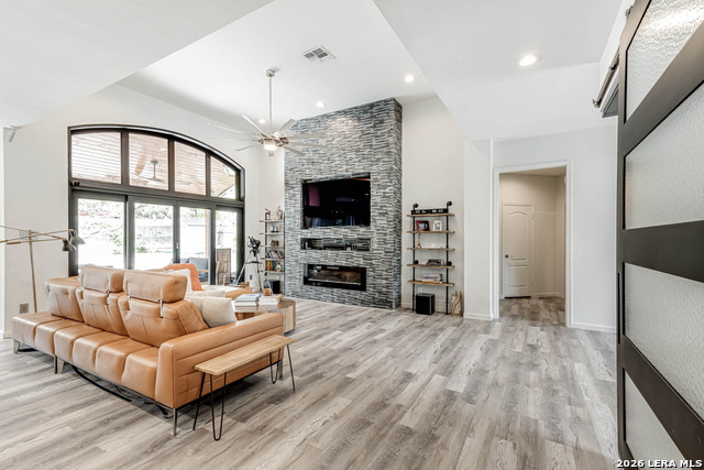 Image 12 of 43 For 15919 Mission Rdg