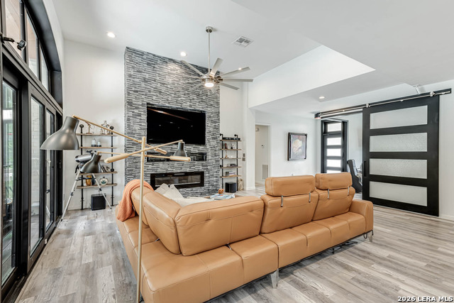 Image 13 of 43 For 15919 Mission Rdg