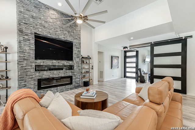 Image 14 of 43 For 15919 Mission Rdg