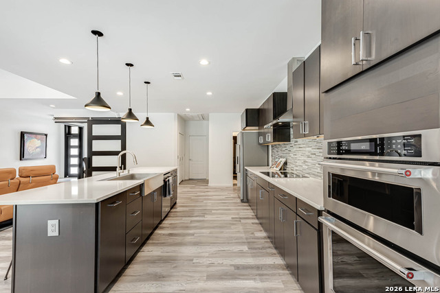 Image 20 of 43 For 15919 Mission Rdg