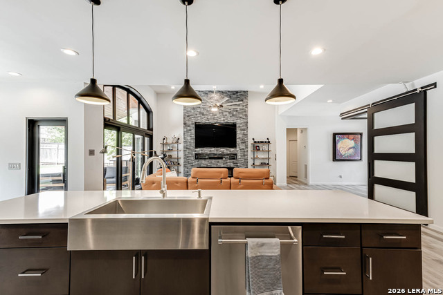 Image 22 of 43 For 15919 Mission Rdg