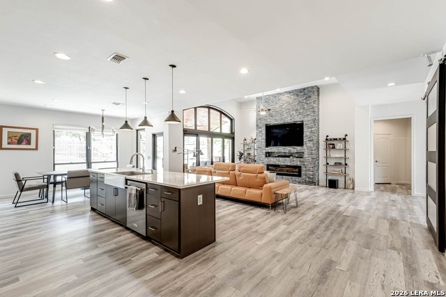 Image 23 of 43 For 15919 Mission Rdg