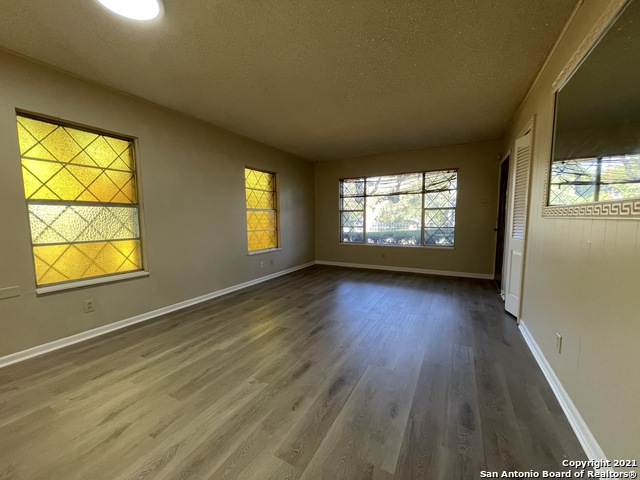 Image 13 of 20 For 315 Hillcrest Dr