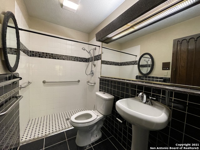 Image 16 of 20 For 315 Hillcrest Dr