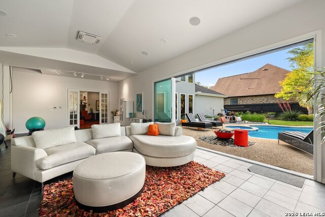 Image 8 of 98 For 17334 Fountain Mist