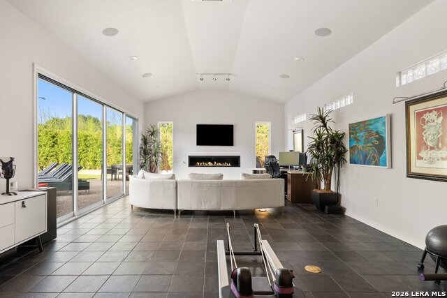 Image 9 of 98 For 17334 Fountain Mist