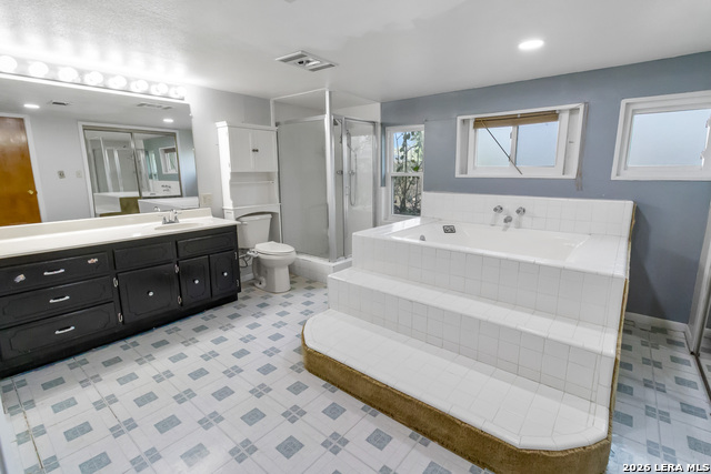 Image 14 of 26 For 612 Hutchinson St E