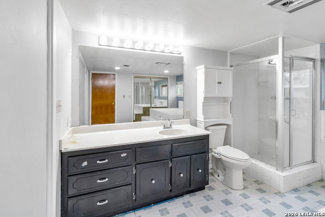 Image 15 of 26 For 612 Hutchinson St E