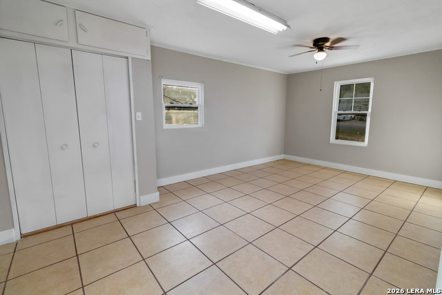 Image 17 of 26 For 612 Hutchinson St E