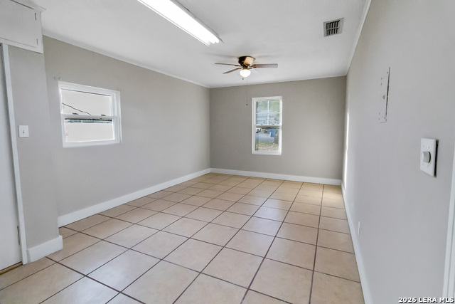 Image 20 of 26 For 612 Hutchinson St E