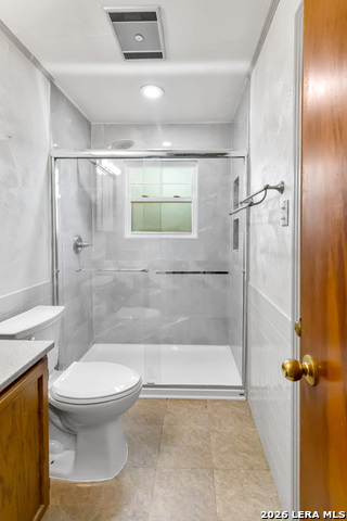 Image 22 of 26 For 612 Hutchinson St E