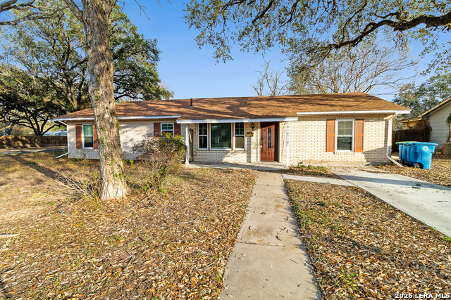 Image 23 of 26 For 612 Hutchinson St E