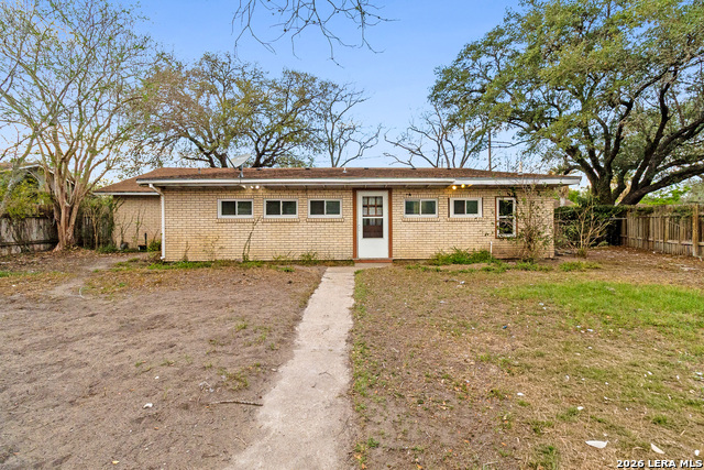 Image 25 of 26 For 612 Hutchinson St E